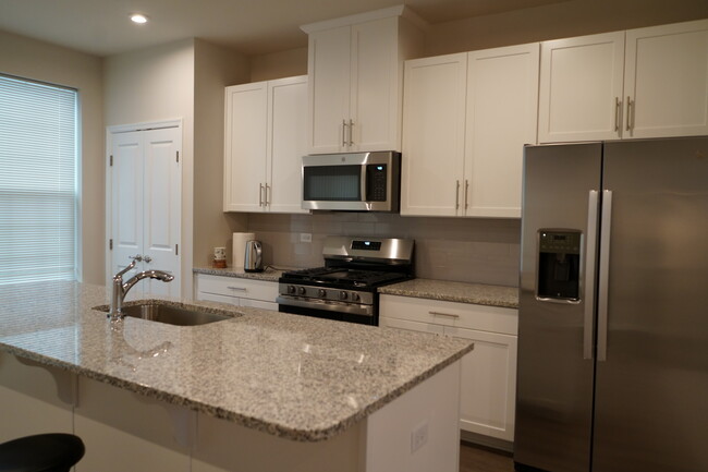 Foto del edificio - 907 Jenkins Ct