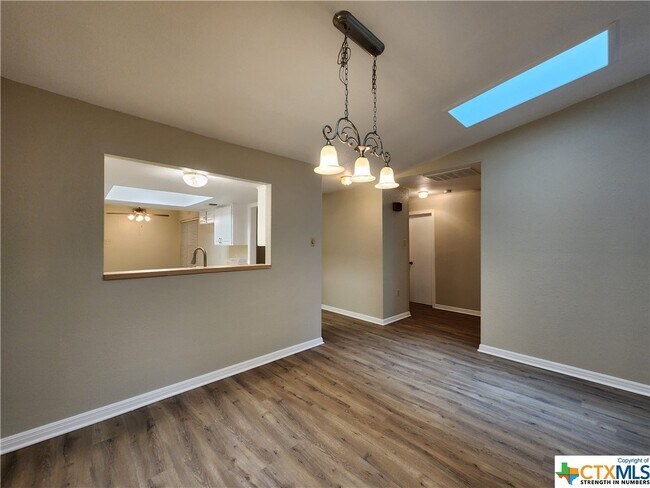 Building Photo - 105 E Tanglewood Dr