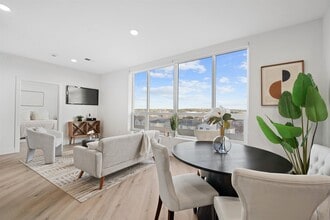 Building Photo - 17 Ave E