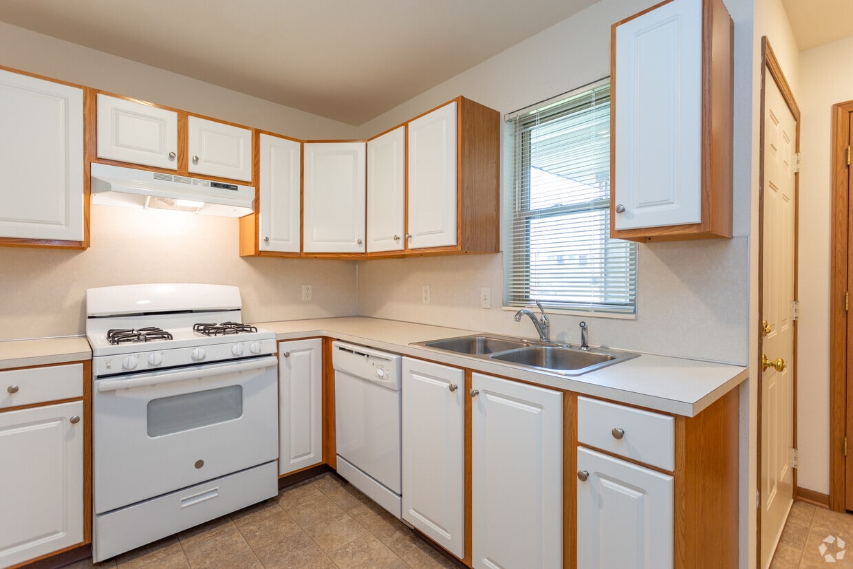 Primary Photo - Royal Vista Apartments and Townhomes