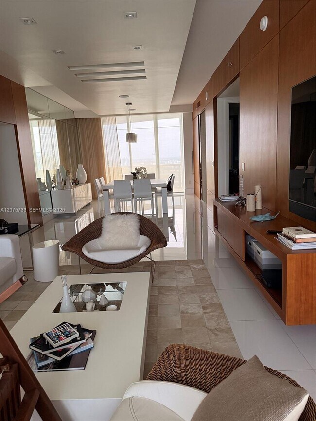 Building Photo - 16001 Collins Ave