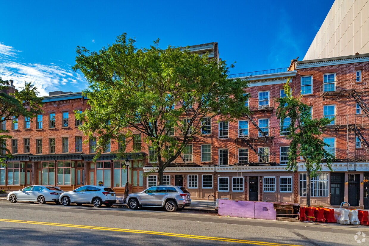 Primary Photo - 92 Atlantic Ave