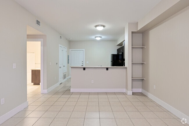 1 habitación, 1 baño, 712 pies cuadrados, sala de estar - M Station