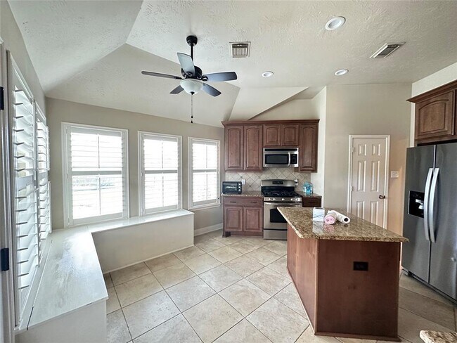 Building Photo - 1526 Waterside Village Drive