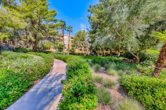 Building Photo - Meridian FURNISHED 2 BDR /2 BATH Luxury Co...