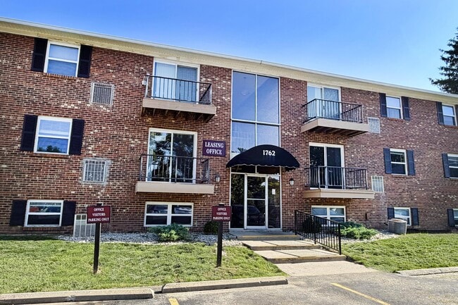 Building Photo - Crown Crossing Apartments