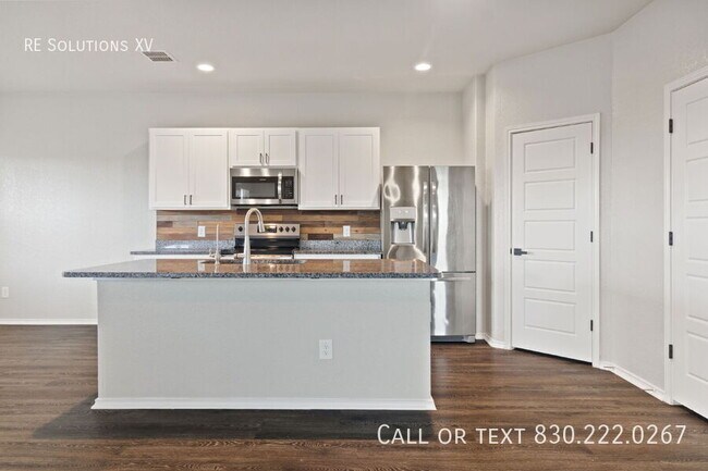 Foto del edificio - 12802 Lucas Ridge Dr