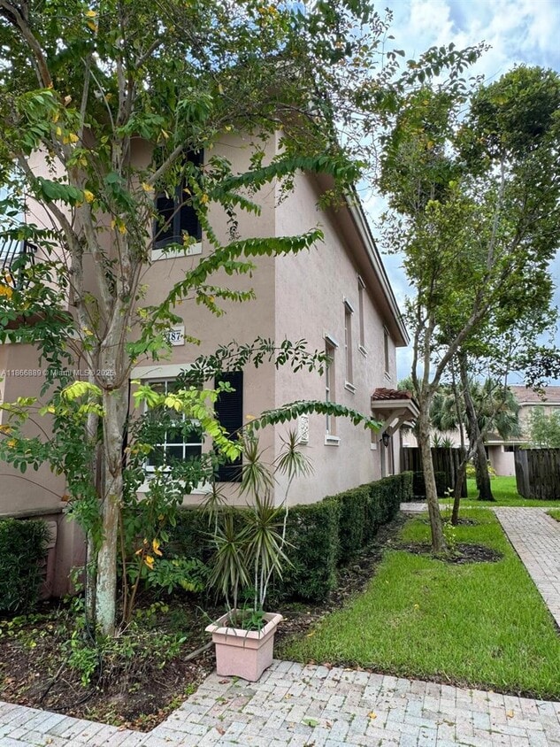Foto del edificio - 287 Las Brisas Cir