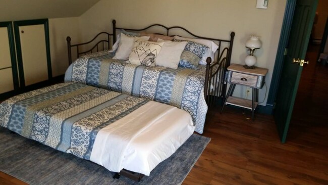 Building Photo - 960 Main St