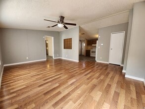 Building Photo - 400 Sheila Ave