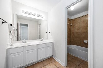 Building Photo - 7814 Rocky Peak Ln