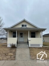 Building Photo - 201 N Pine St