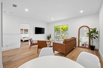 Building Photo - 817 Tequesta St