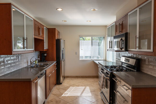 Foto del edificio - 866 Hilldale Ave