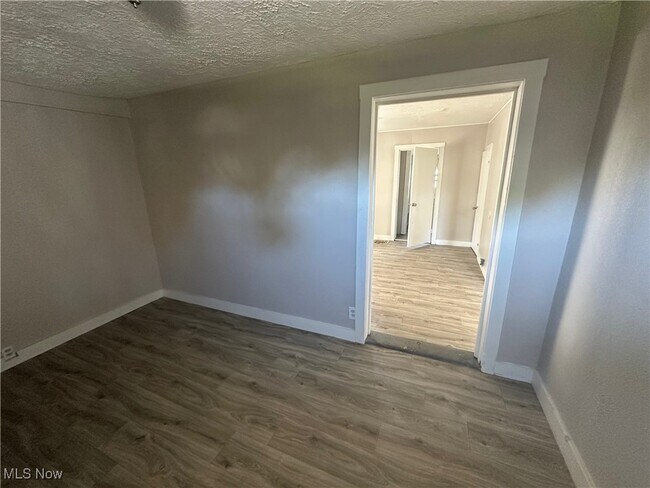 Building Photo - 1915 Maple Ave NE