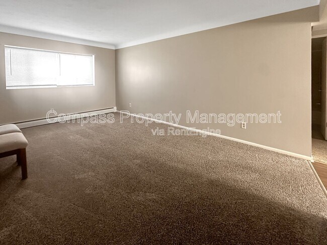 Building Photo - 2841 S Burdick St