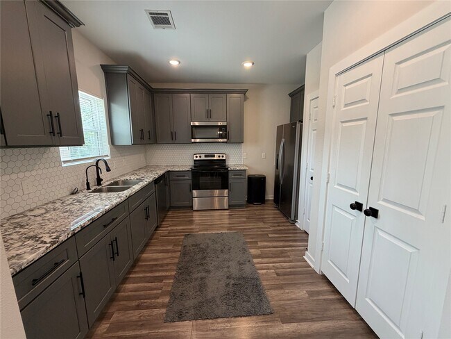 Building Photo - 8049 Ritz St