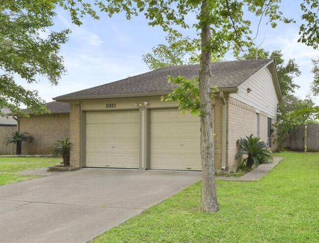 Foto del edificio - 15823 Fox Springs Dr