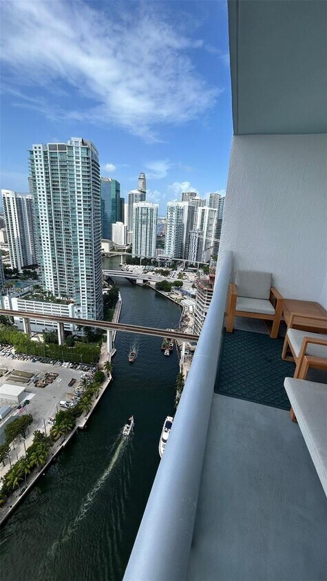 Foto principal - 185 SW 7th St