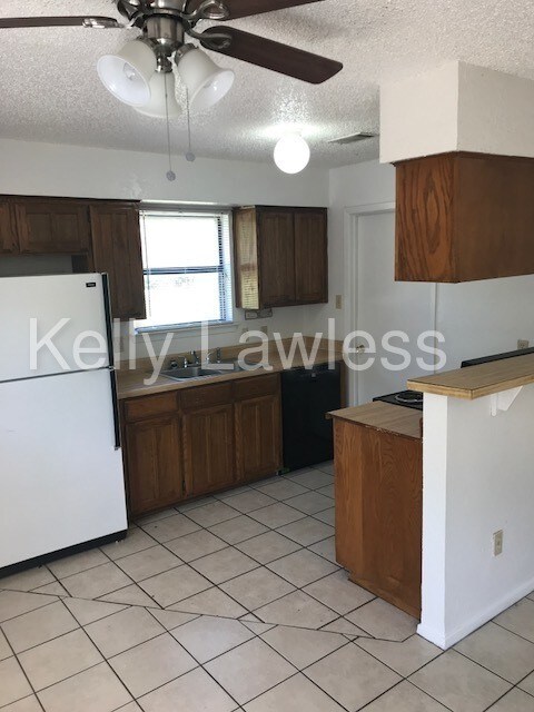 Building Photo - 2 bedroom duplex - John T White & HWY 820