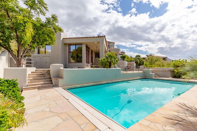 Foto del edificio - 7421 N Las Brisas Ln