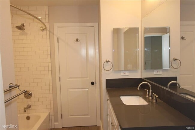 Building Photo - 3 br, 1.5 bath House - 2428 Vista Hogar