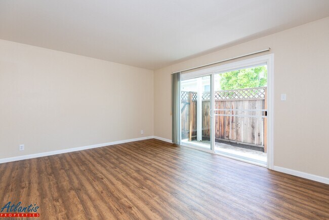 Building Photo - 642 Blythe Ct