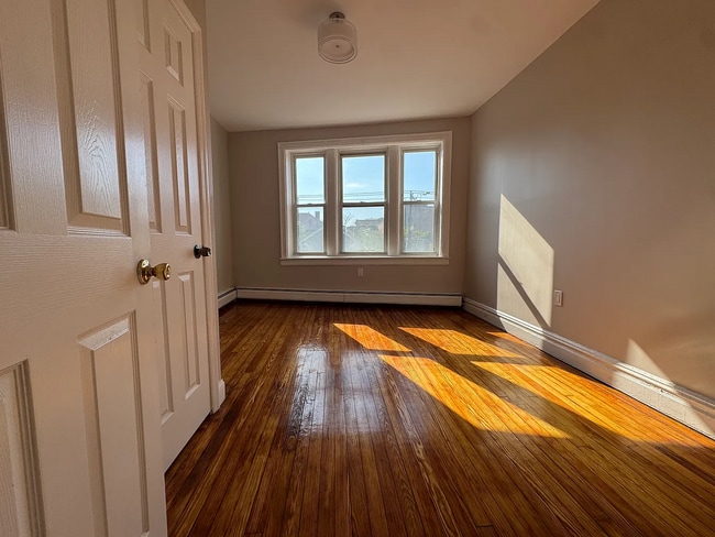 Building Photo - 576 S 11th St