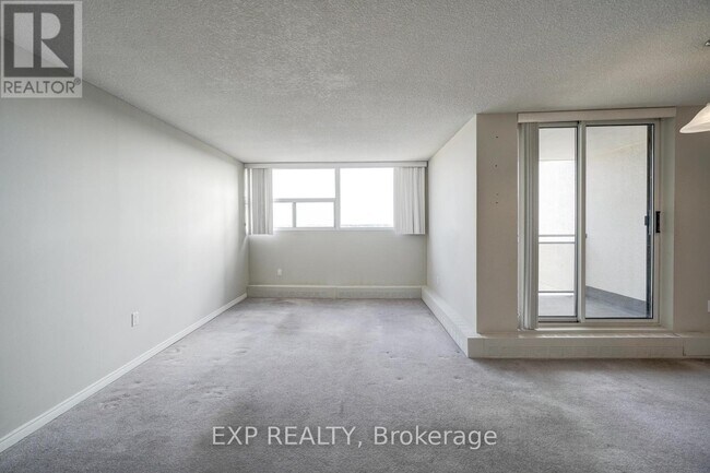 Building Photo - 2900-2900 Battleford Rd