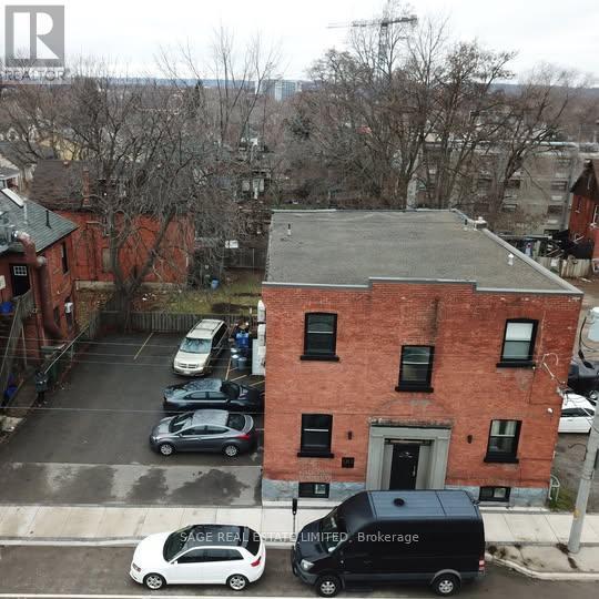 Photo principale - 90-90 Locke St S
