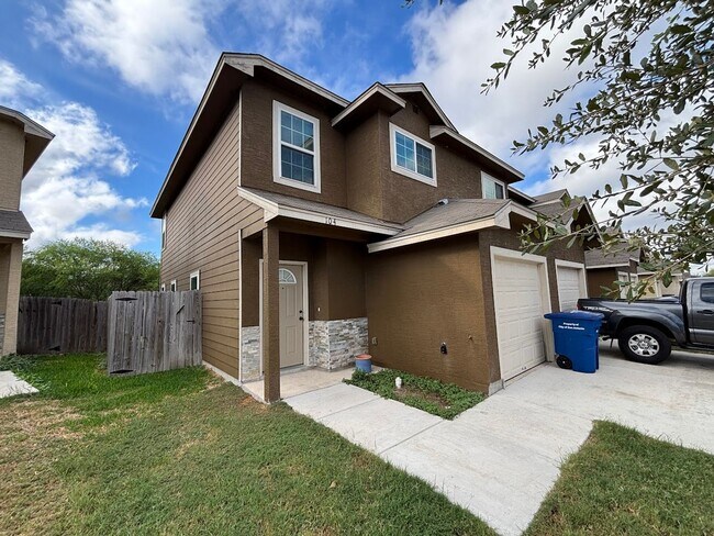 Photo - Spacious End-Unit Townhome in Prime Northeast San Antonio Location