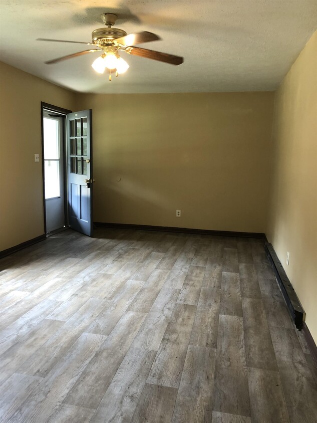 Foto principal - 810 Oak Hill Rd