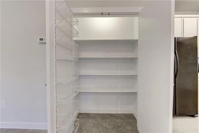 Foto del edificio - 6554 E Lovers Ln