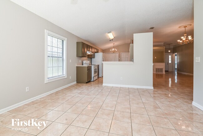 Foto del edificio - 4576 Antler Hill Dr E