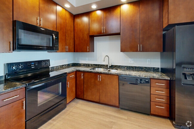 Challenger II - 1 habitación, 1 baño - 766 pies cuadrados - Cocina - Veranda Highpointe
