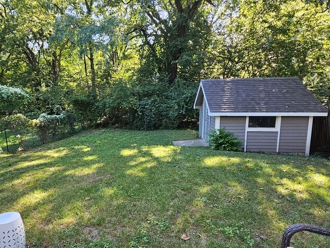 Foto del edificio - 1416 Maple Ln