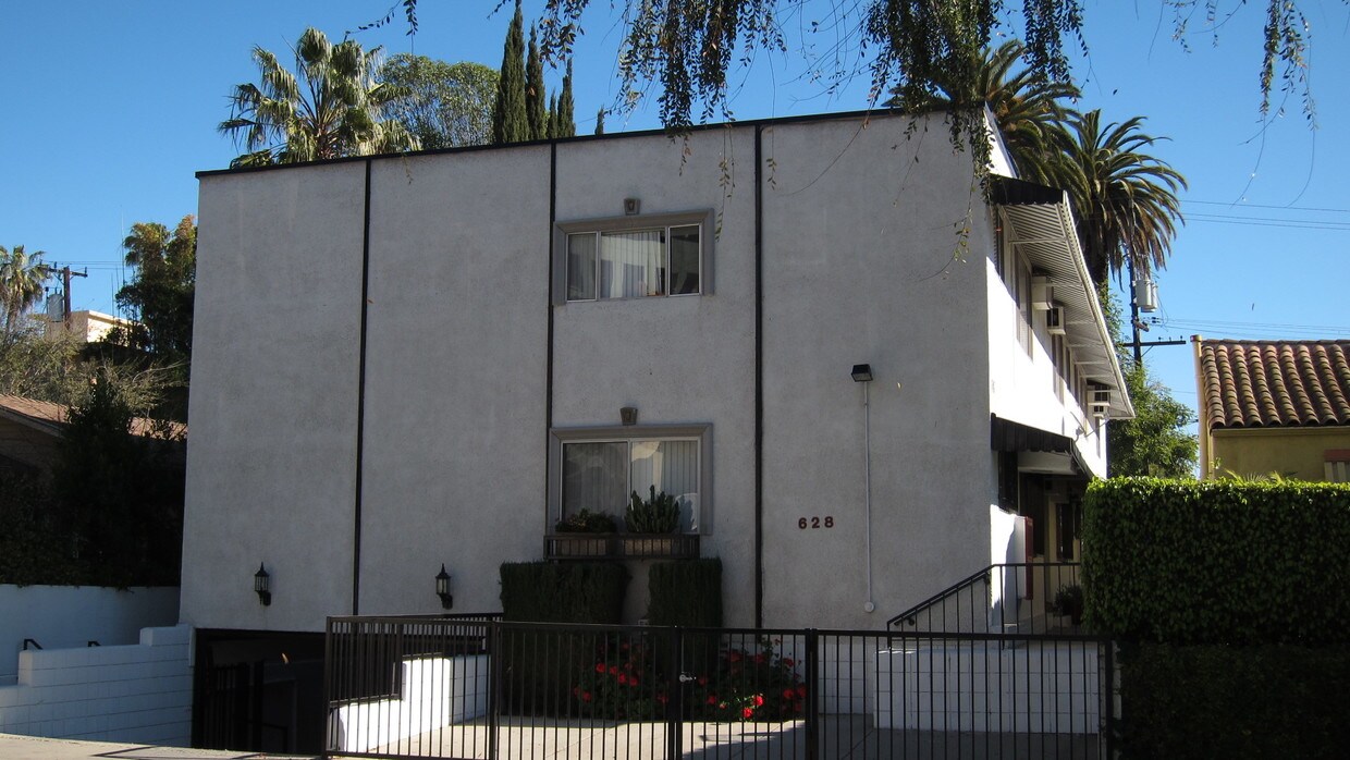 Building Photo - 628 Huntley Dr