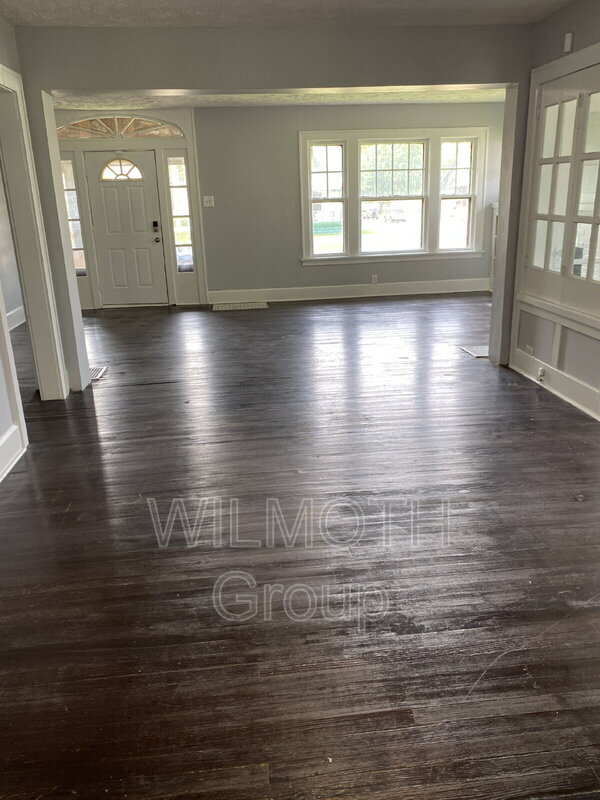 Foto del edificio - 1000 E 8th St