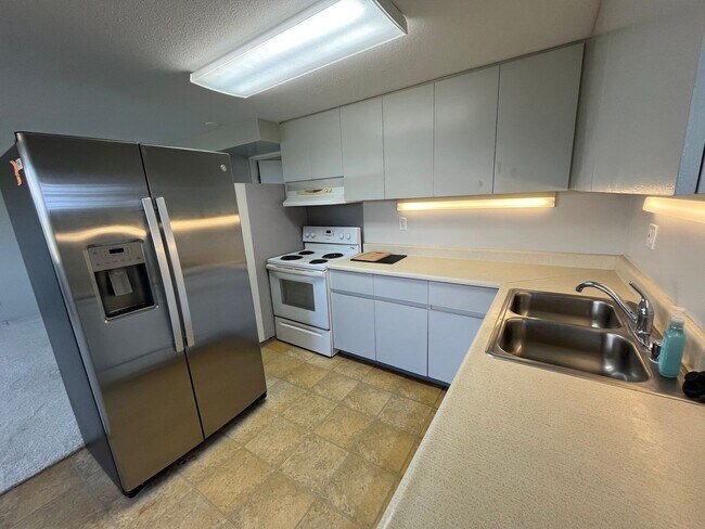Building Photo - Pearl City: Century Park Plaza 2BR, 2 Bath 2 Pkg