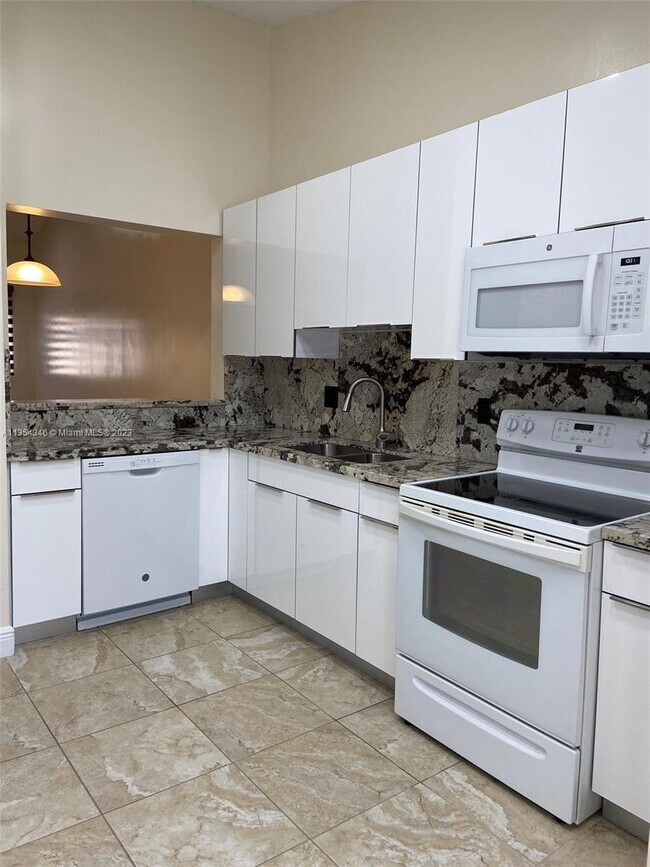 Foto del edificio - 7085 NW 173rd Dr