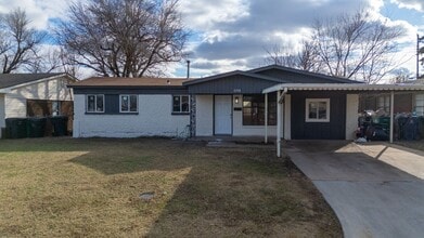 Building Photo - 2208 SW 61st Terrace