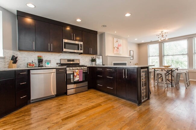 Building Photo - 3264 Clark