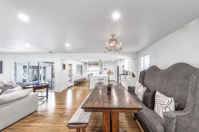 Foto del edificio - 5837 Clendenin Ave