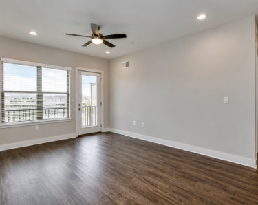 Building Photo - 1305 E Jefferson Blvd