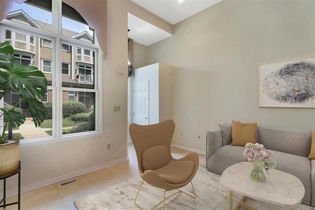 Foto del edificio - 268 Roslyn Ct