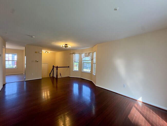 Building Photo - Charming 3 Bedroom/2.5 Bathroom Townhome in Randallstown, MD!