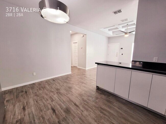 Foto del edificio - 3716 Valeria St