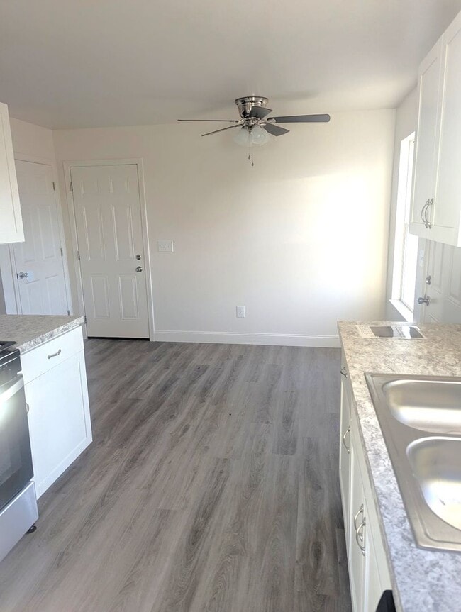 Foto del edificio - 247 Reed Ave