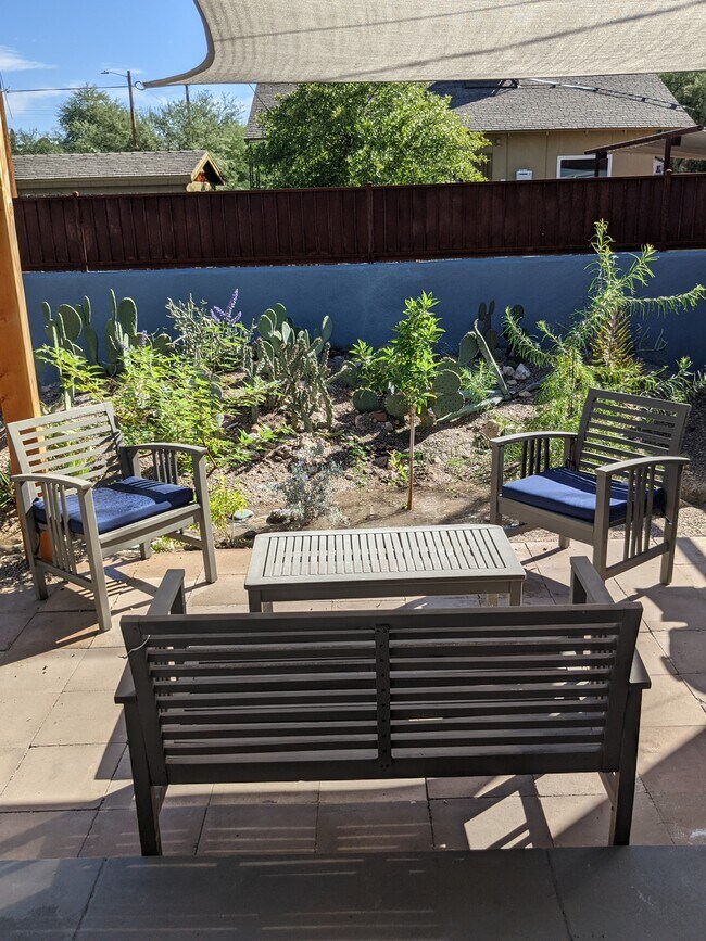 Patio - 948 N 10th Ave