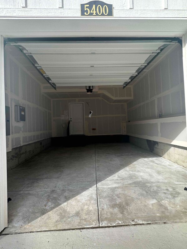 Building Photo - 5400 Euclid Dr